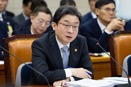 이억원 "산은 부산 이전, 하지 않는 걸로 정리된 것으로 안다"