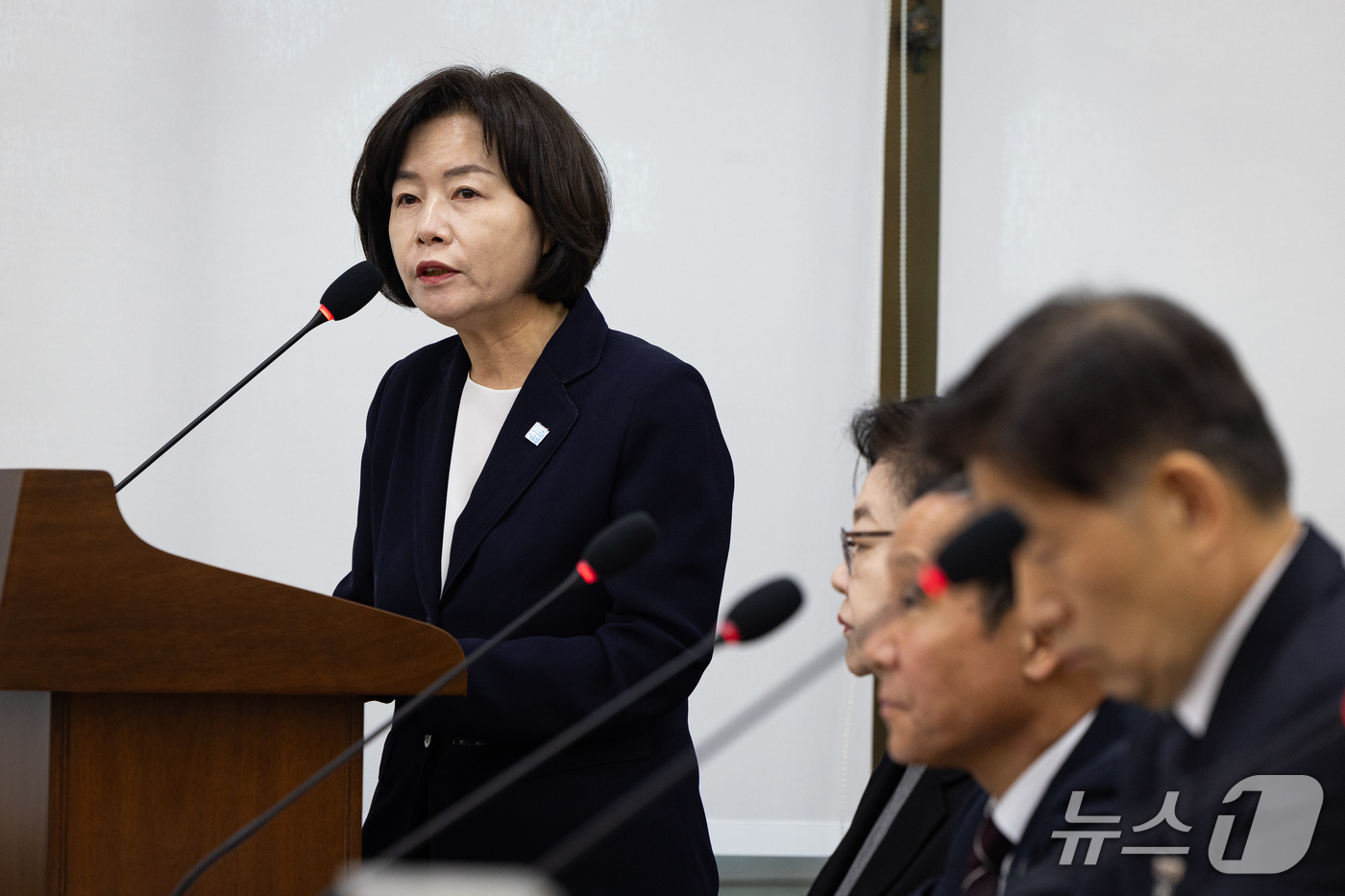 (서울=뉴스1) 유승관 기자 = 김유임 국가아동권리보장원장이 22일 서울 여의도 국회에서 열린 보건복지위원회의 한국노인인력개발원 등에 대한 국정감사에 출석해 의원 질의에 답하고 있 …