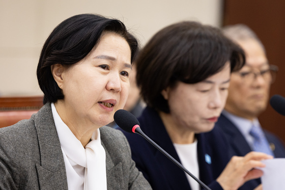 [국감] 의원 질의 답하는 김수영 한국노인인력개발원장