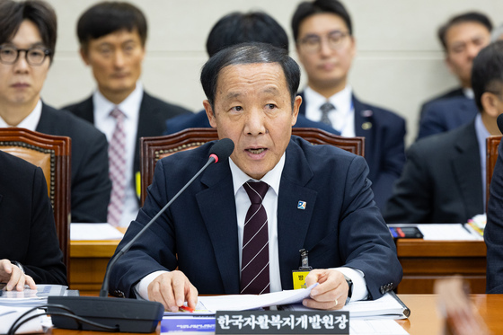 [국감] 질의 답하는 김경환 한국자활복지개발원장