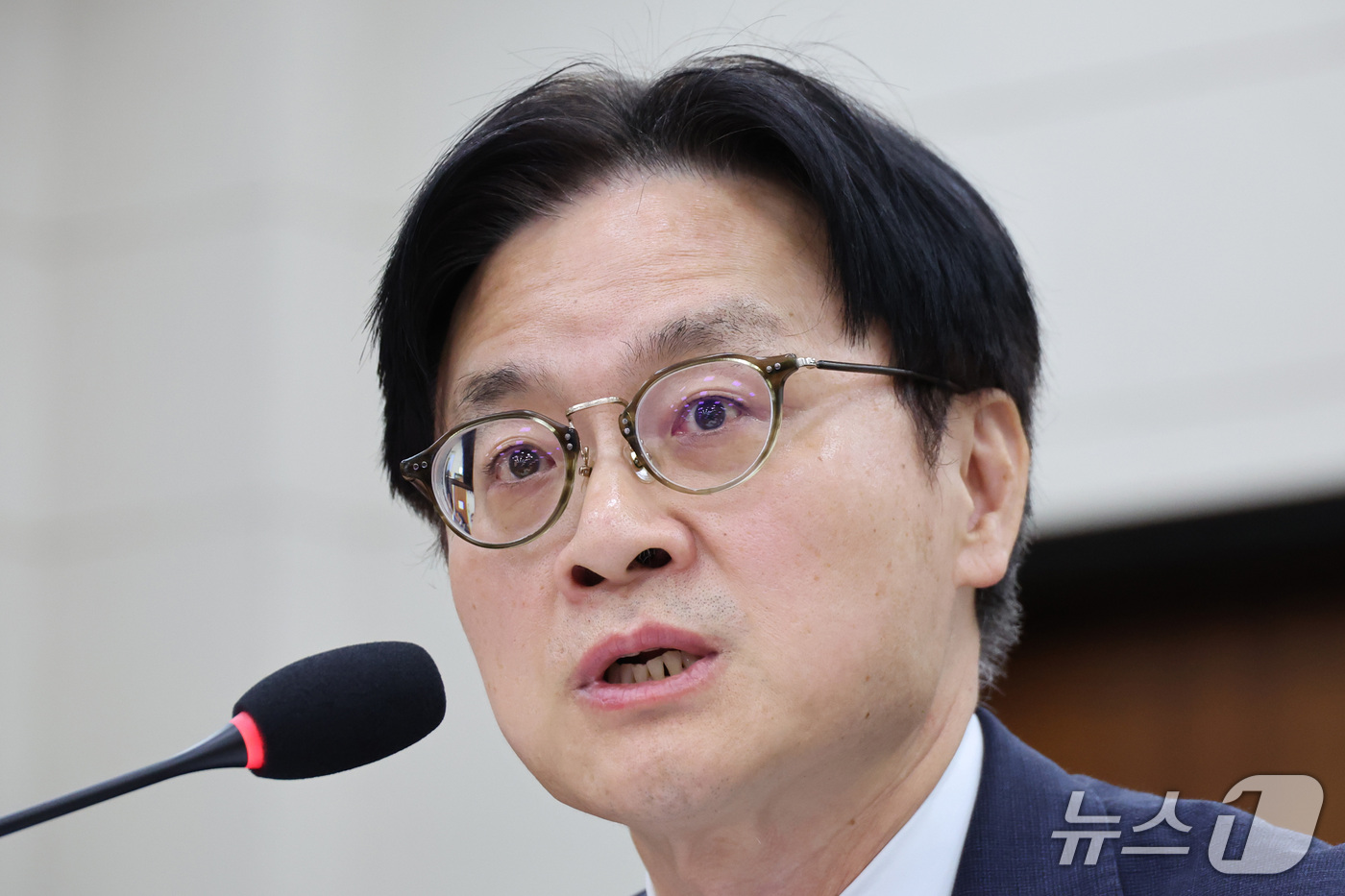 (서울=뉴스1) 신웅수 기자 = 김정관 산업통상부 장관이  22일 서울 여의도 국회에서 열린 산업통상자원중소벤처기업위원회의 산업통상부 등에 대한 종합감사에서 의원 질의에 답변하고 …