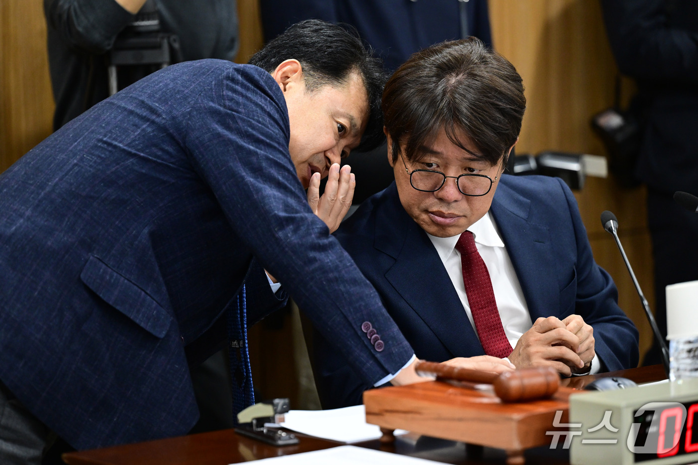 (인천공항=뉴스1) 공항사진기자단 = 유의동 국회 국토교통위원장과 여당 간사 복기왕 의원이 22일 오전 인천 영종구 인천국제공항공사에서 열린 국회 국토교통위원회의 인천국제공항공사, …