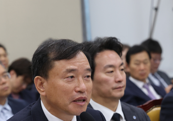 [국감] 답변하는 김종철 방미통위원장