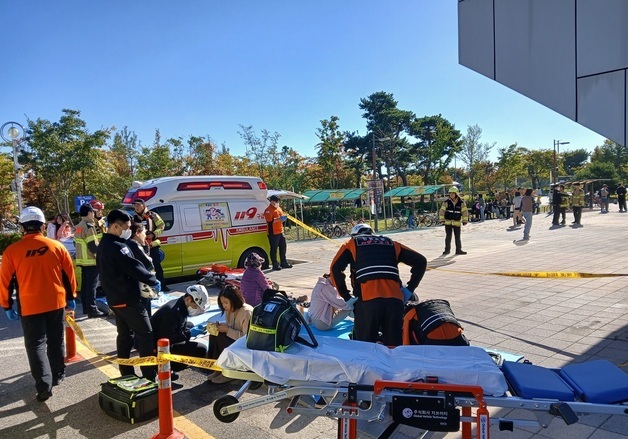 인천 청라복합문화센터서 가스총 오발 사고…6명 이송(종합)