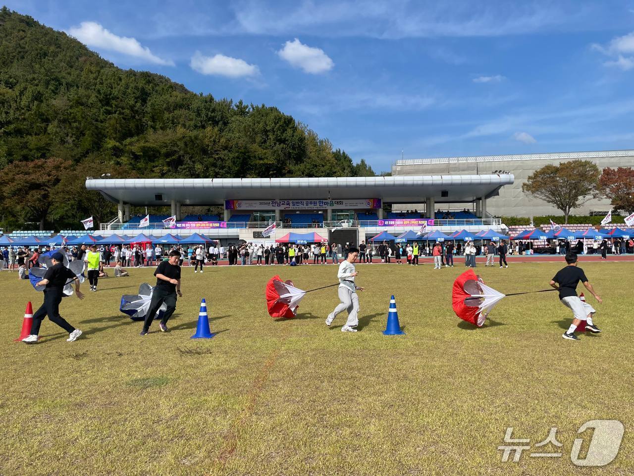 본문 이미지 - '2026년 전남교육 일반직공무원 한마음대회' 장면(전남광주통합특별시교육청 제공, 재판매 및 DB 금지)/뉴스1 