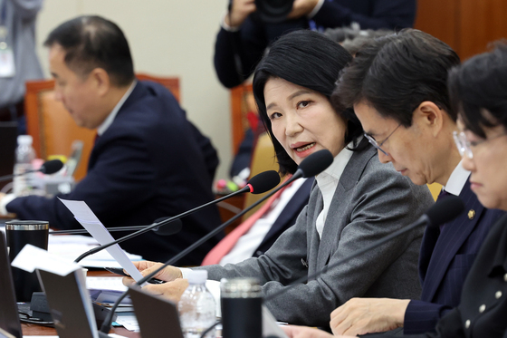 종감까지 '이진숙 공방'…끝내 질의 나선 李, '尹 내란' 놓고 與와 충돌(종합)