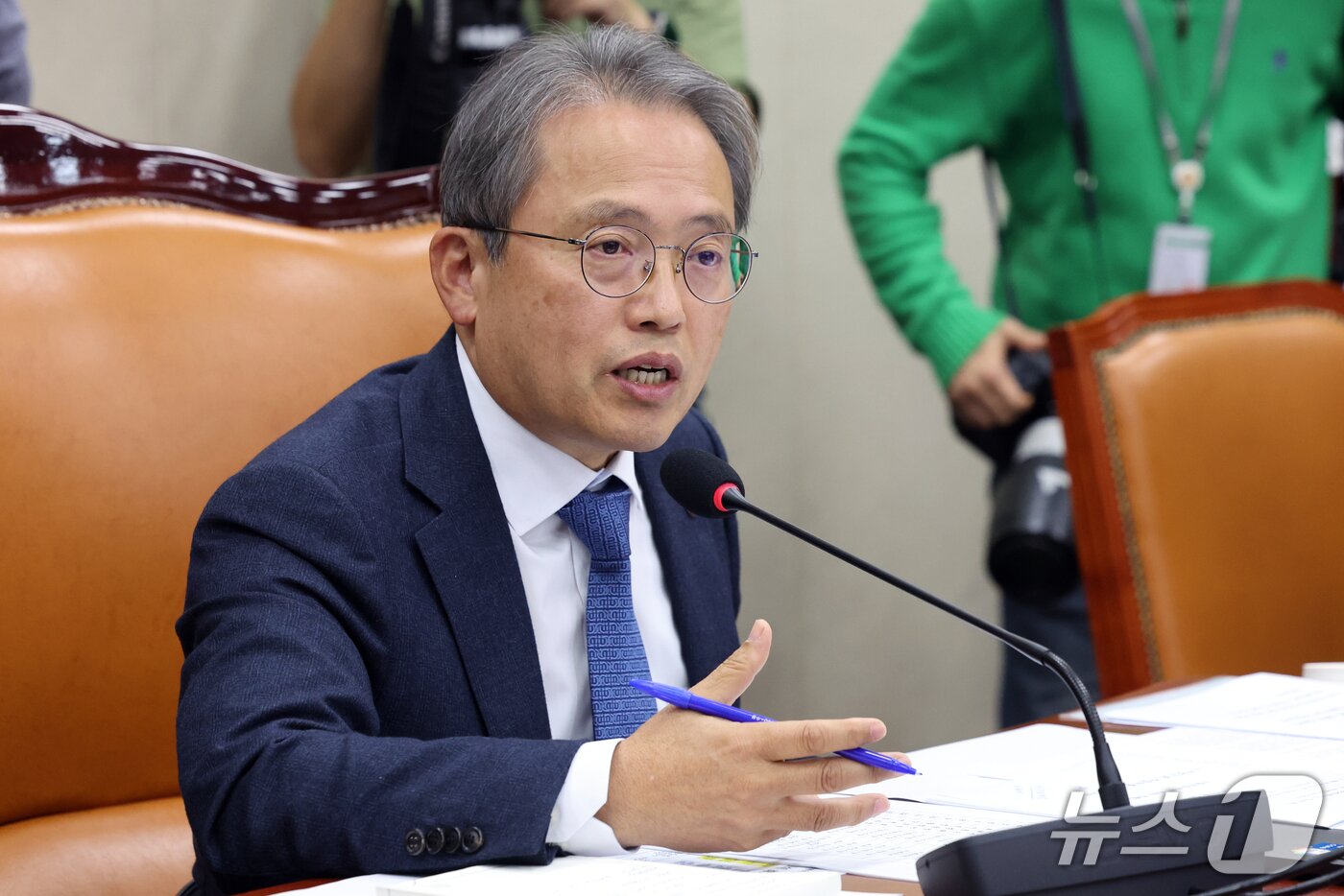 본문 이미지 - 송기헌 과방위원장이 22일 서울 여의도 국회 과학기술정보방송통신위원회에서 열린 방송미디어통신위원회 등에 대한 국정감사 종합감사에서 발언을 하고 있다. 2026.10.22 ⓒ 뉴스1 황기선 기자