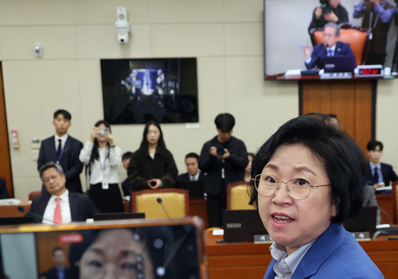 [국감] 김현 의원 '뒤에서 촬영하지 마세요'