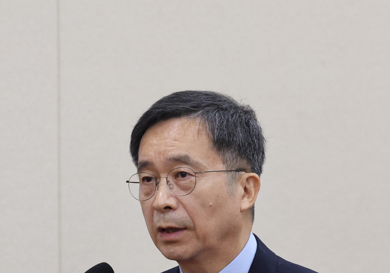 [국감] 질의에 답하는 강형철 이사장