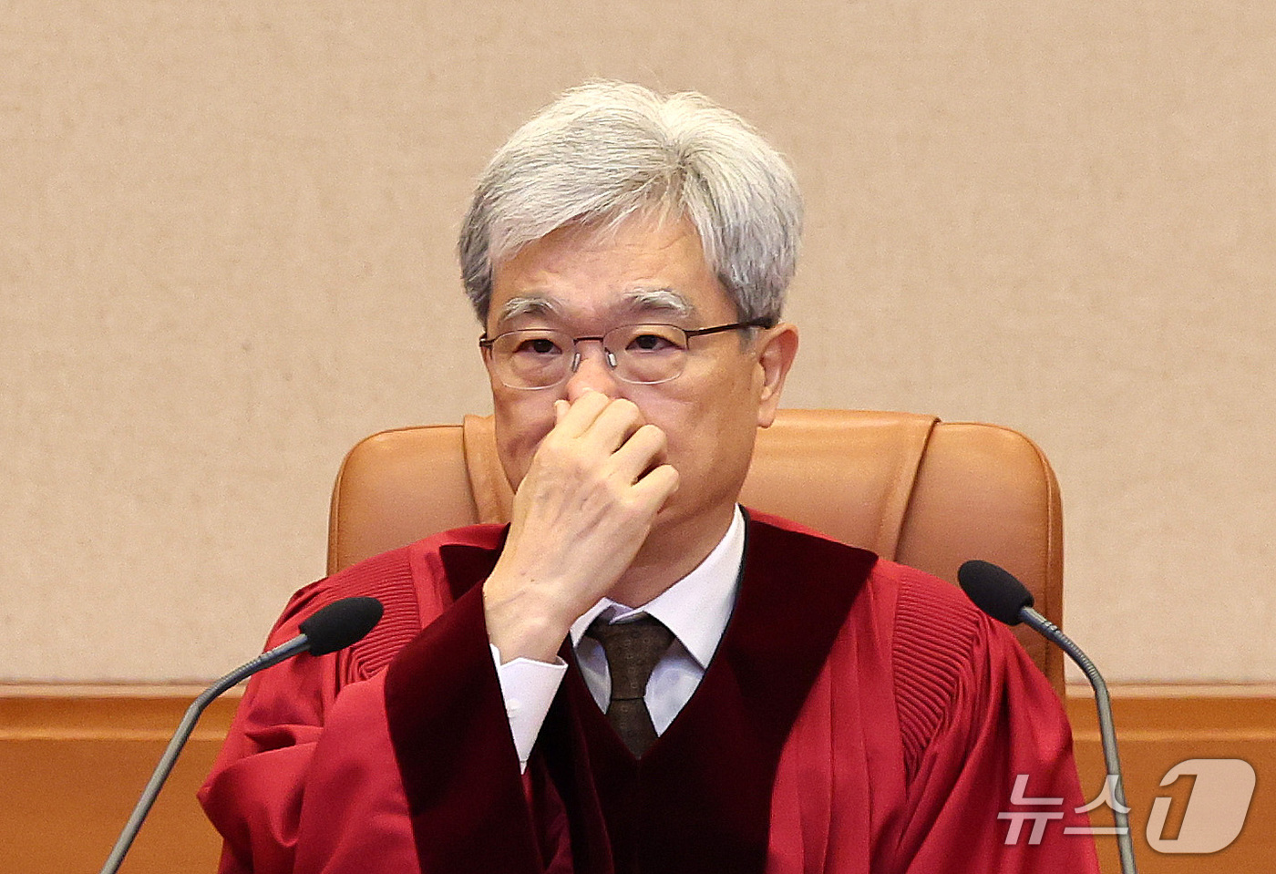 (서울=뉴스1) 박지혜 기자 = 김상환 헌법재판소장이 22일 오후 서울 종로구 헌법재판소 대심판정에서 열린 10월 심판사건 선고에 참석해 자리하고 있다. 2026.10.22/뉴스1 …