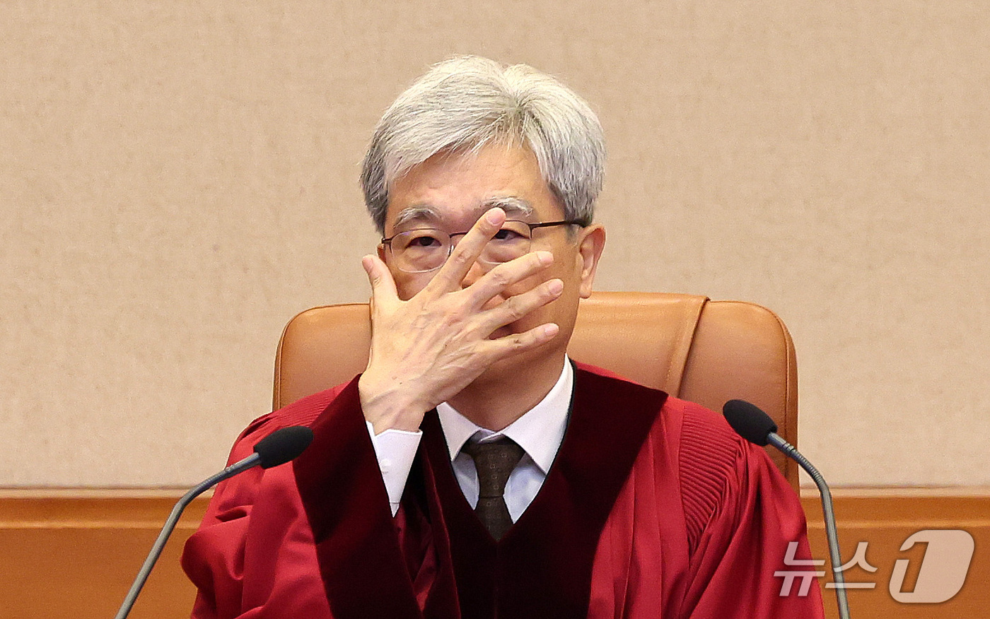 (서울=뉴스1) 박지혜 기자 = 김상환 헌법재판소장이 22일 오후 서울 종로구 헌법재판소 대심판정에서 열린 10월 심판사건 선고에 참석해 자리하고 있다. 2026.10.22/뉴스1 …