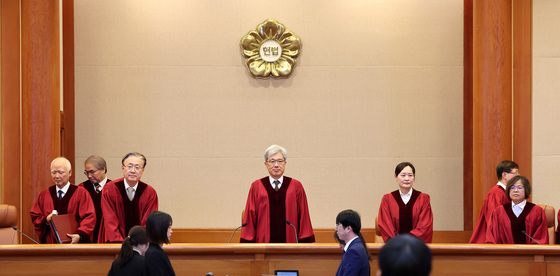 선고 위해 자리한 김상환 헌재소장
