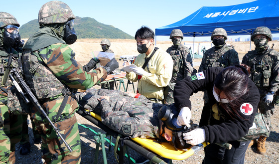 육군 제32보병사단, 정부세종청사 일대 적 화학탄 낙하 통합방위훈련 실시