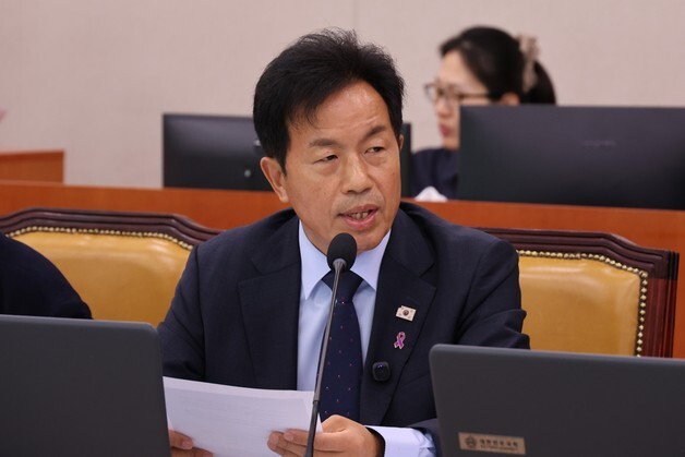 윤종오 "항공사, 휠체어 탑승교 우선 배정 요청 4건 중 1건 미배정"