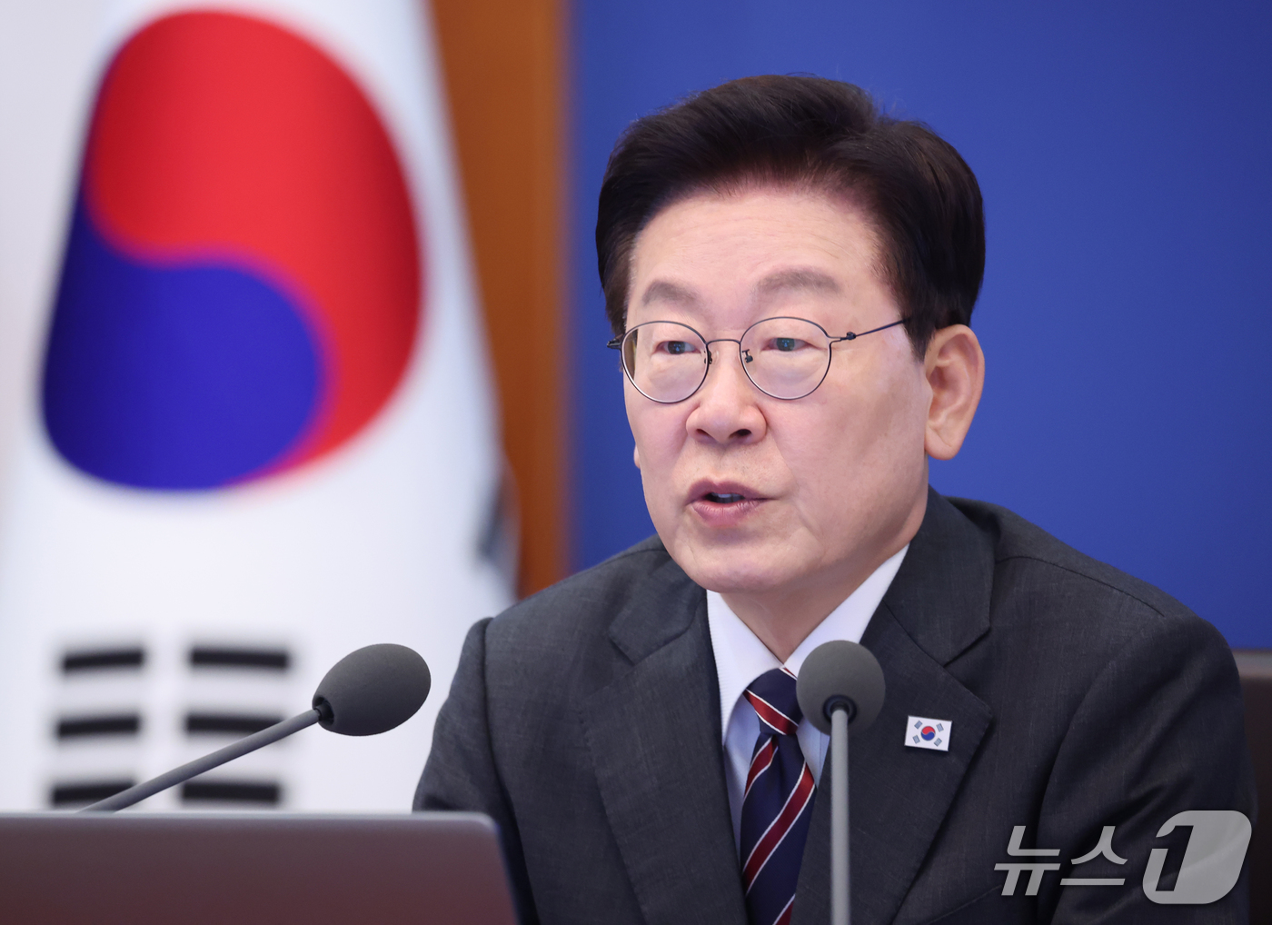 (서울=뉴스1) 이재명 기자 = 이재명 대통령이 22일 청와대에서 열린 수석보좌관회의에서 발언하고 있다. 2026.10.22/뉴스1