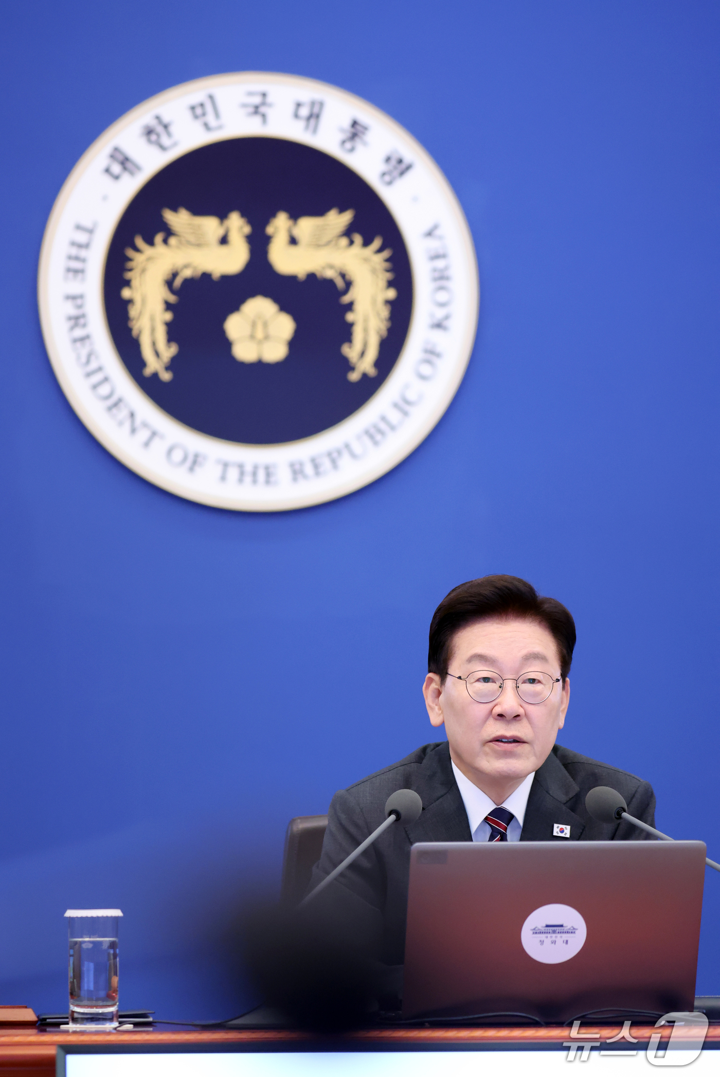 (서울=뉴스1) 이재명 기자 = 이재명 대통령이 22일 청와대에서 열린 수석보좌관회의에서 발언하고 있다. 2026.10.22/뉴스1