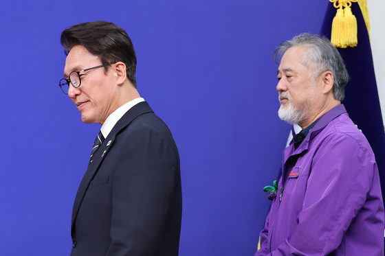 이태원참사 유가족협의회 면담하는 김민석 대표