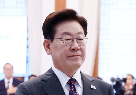 국민의례 하는 이재명 대통령