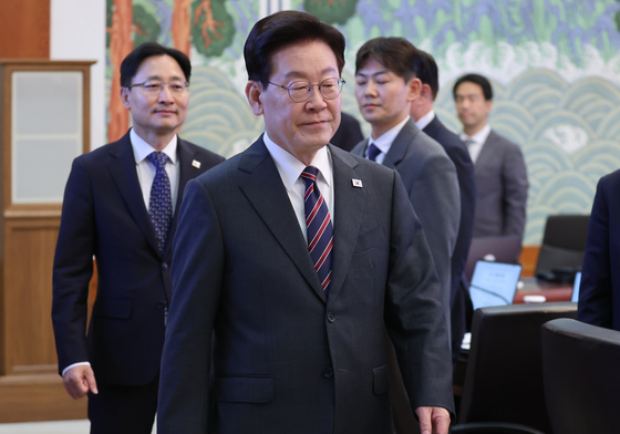 수석보좌관회의 참석하는 이재명 대통령