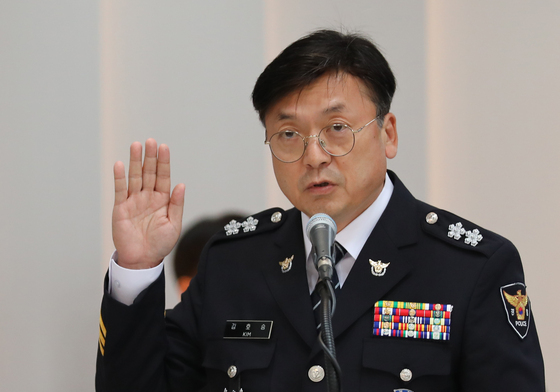 [국감] 증인 선서하는 김호승 전남경찰청장