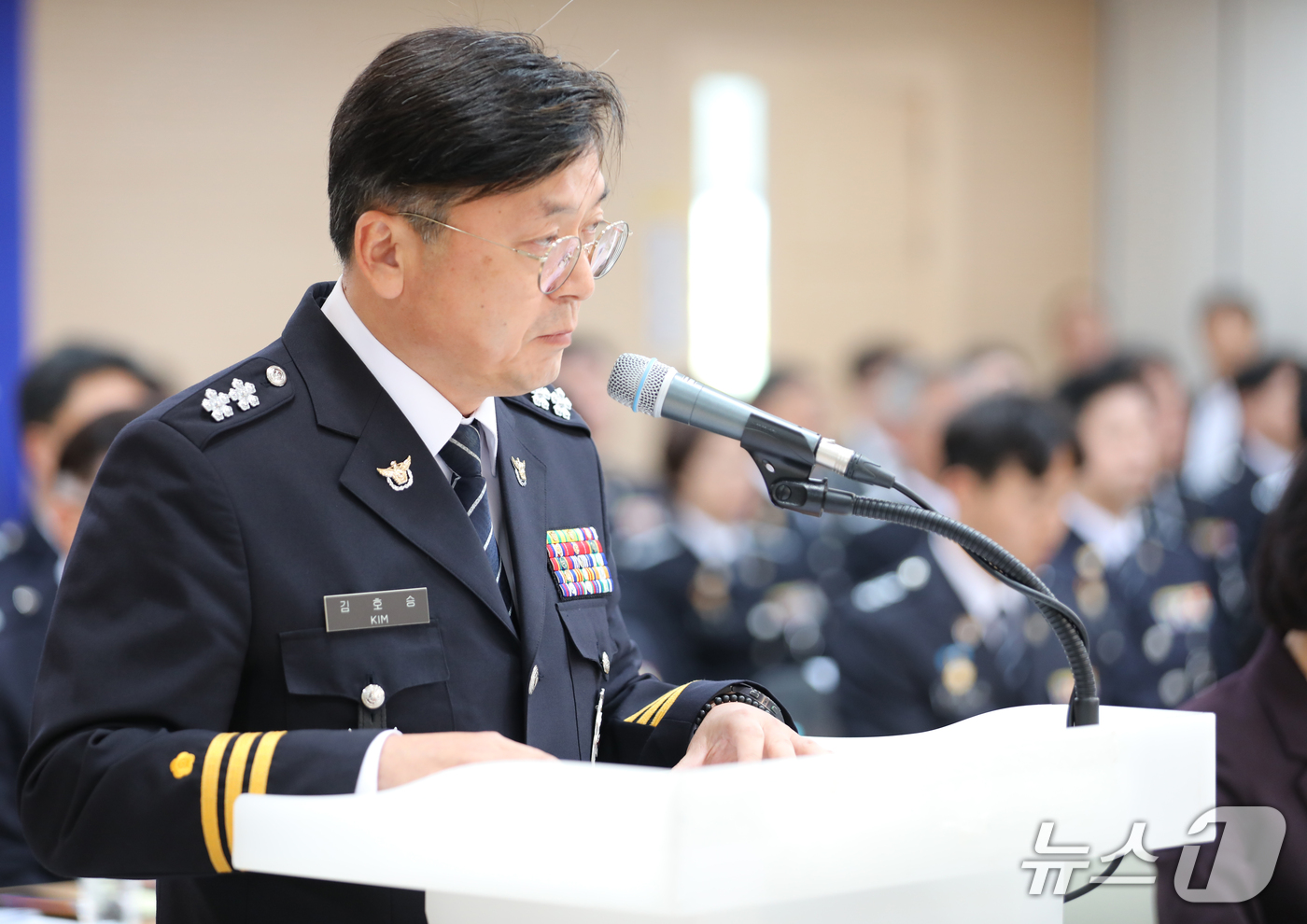 (광주=뉴스1) 안재영 기자 = 김호승 전남경찰청장이 22일 전남광주통합특별시 광주청사 중회의실에서 열린 국회 행정안전위원회 국정 감사에서 인사말을 하고 있다. 2026.10.22 …