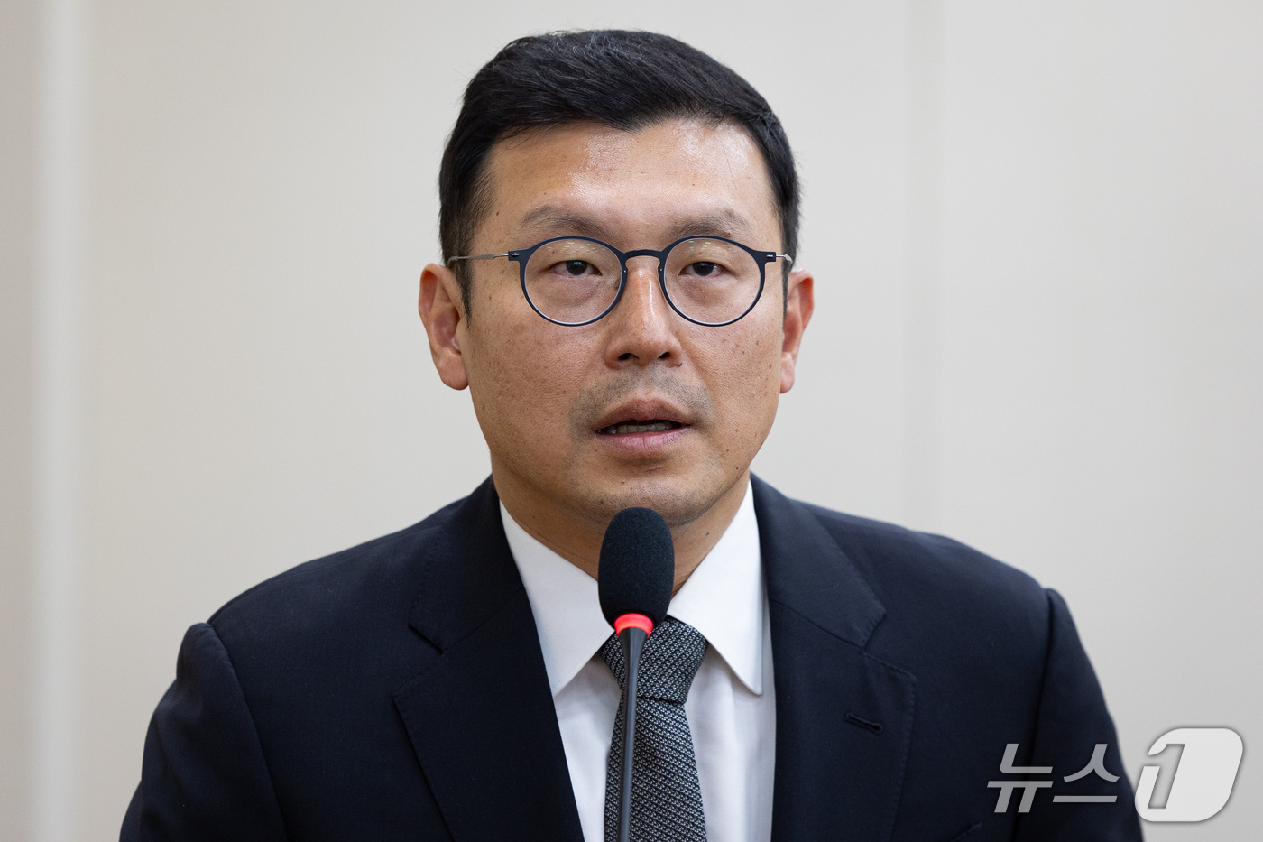(서울=뉴스1) 유승관 기자 = 김주연 우아한형제들 최고재무책임자(CFO)가 22일 서울 여의도 국회에서 열린 재정경제기획위원회의 재정경제부 등에 대한 국정감사 종합감사에 인반증인 …