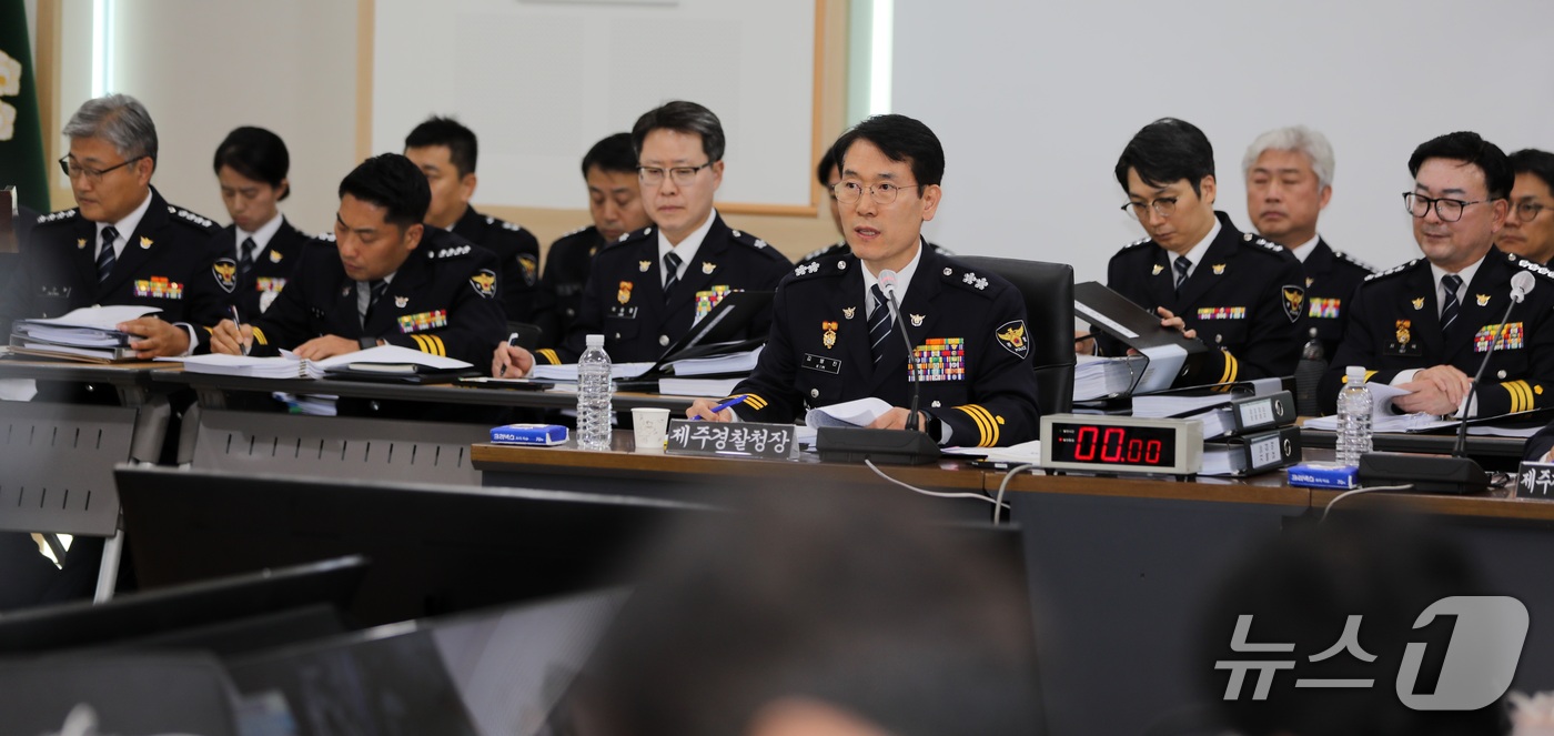 (제주=뉴스1) 고동명 기자 = 22일 오후 제주경찰청에서 열린 국회 행정안전위원회 국정감사에서 김병찬 제주경찰청장이 답변하고 있다.2026.10.22/뉴스1