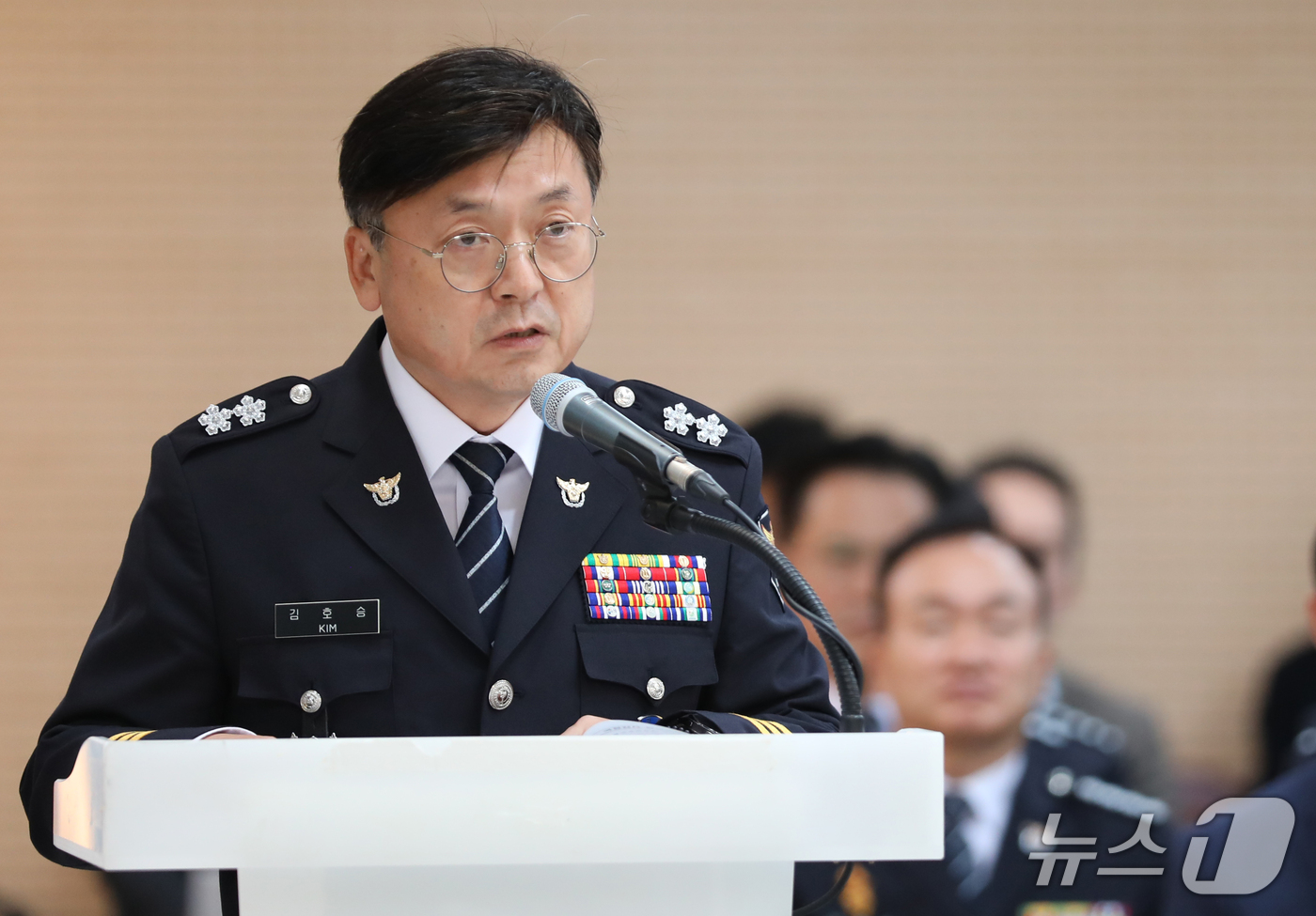 (광주=뉴스1) 안재영 기자 = 김호승 전남경찰청장이 22일 전남광주통합특별시 광주청사 중회의실에서 열린 국회 행정안전위원회 국정 감사에서 인사말을 하고 있다. 2026.10.22 …