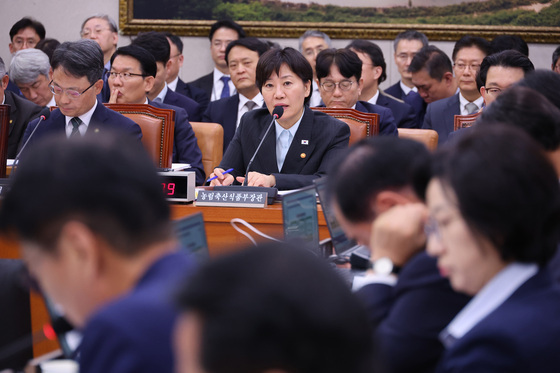[국감] 농식품부 국정감사 답변하는 송미령 장관