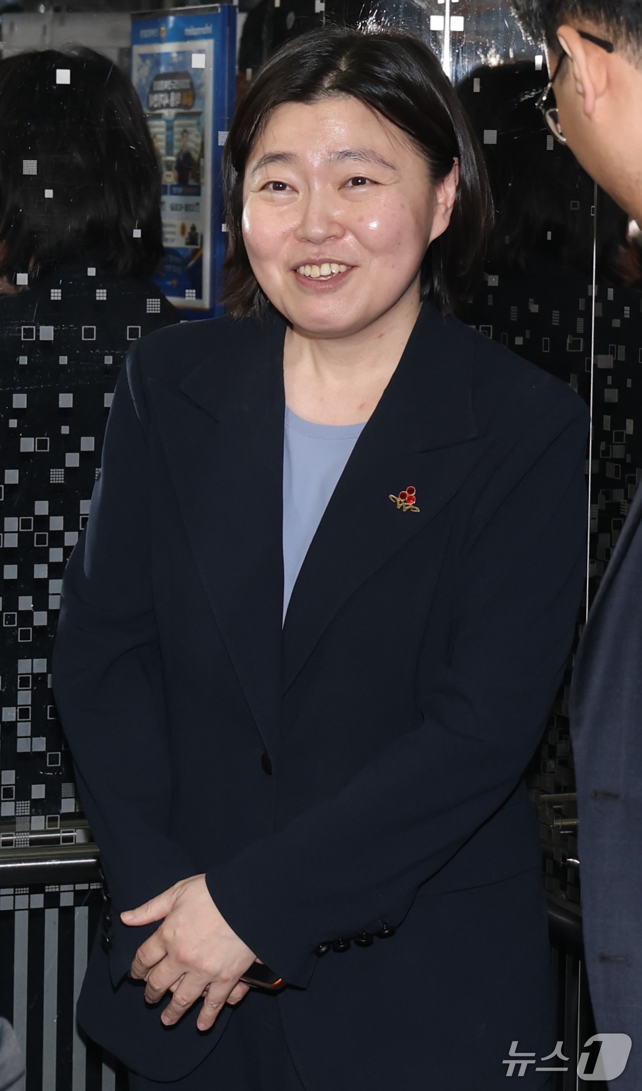 (전주=뉴스1) 유경석 기자 = 임은정 광주중수청장이 22일 전북 전주시 전북경찰청을 찾아 신효섭 전북경찰청장 접견을 위해 이동하고 있다. 2026.10.22/뉴스1