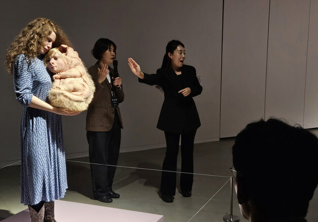 수원시립미술관, 피치니니전 수어 투어…농아인 15명 관람
