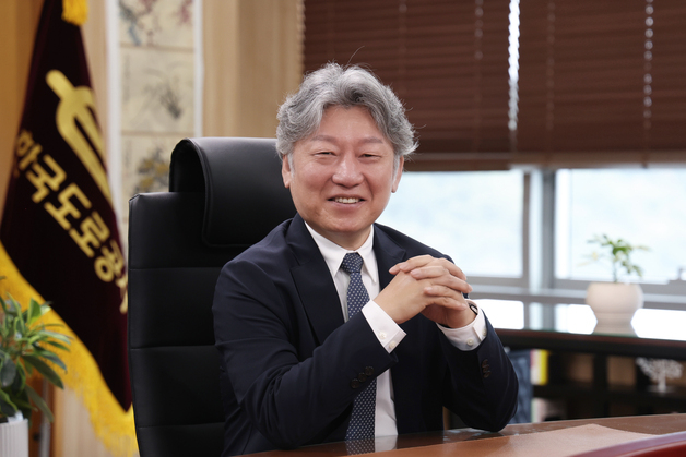 유정훈 도공 사장 "공공기관 말고 구글·메타와 비교하라"[뉴스1초대석]