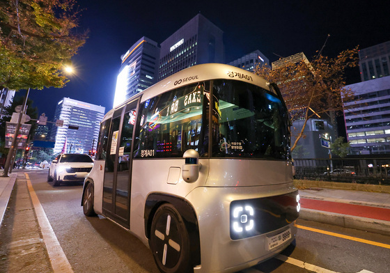야간운행 시작한 청계천 자율주행버스 '청계 A01'