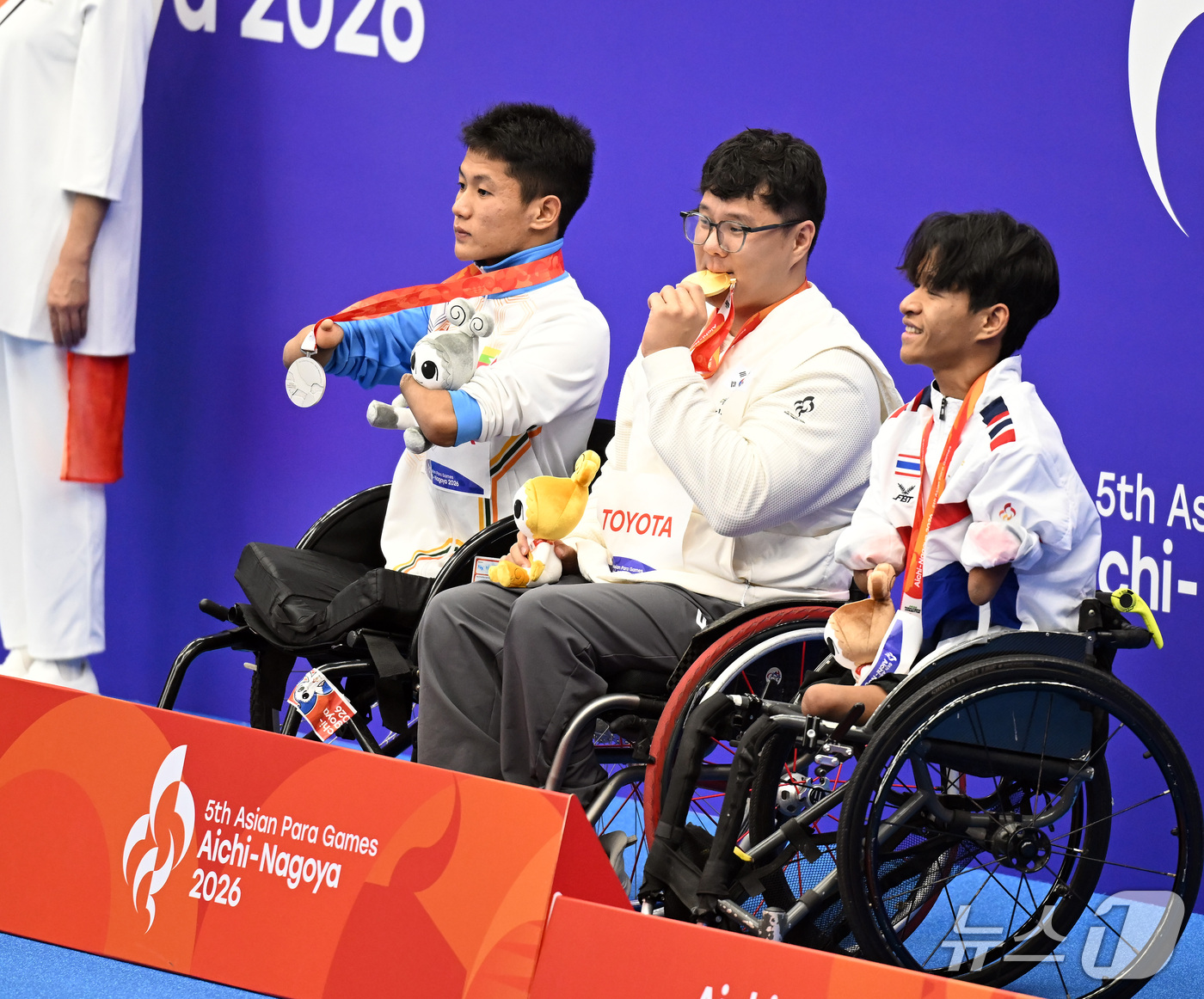 (서울=뉴스1) 사진공동취재단 = 대한민국 조기성(가운데)이 22일 일본 나고야시 종합체육관에서 열린 2026 아이치·나고야 장애인아시안게임 수영 남자 개인혼영 150m(스포츠등급 …