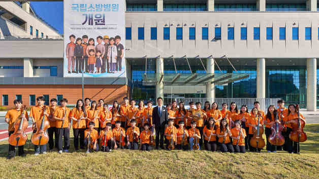한화청소년오케스트라, 국립소방병원서 연주회…환자·의료진에 위로