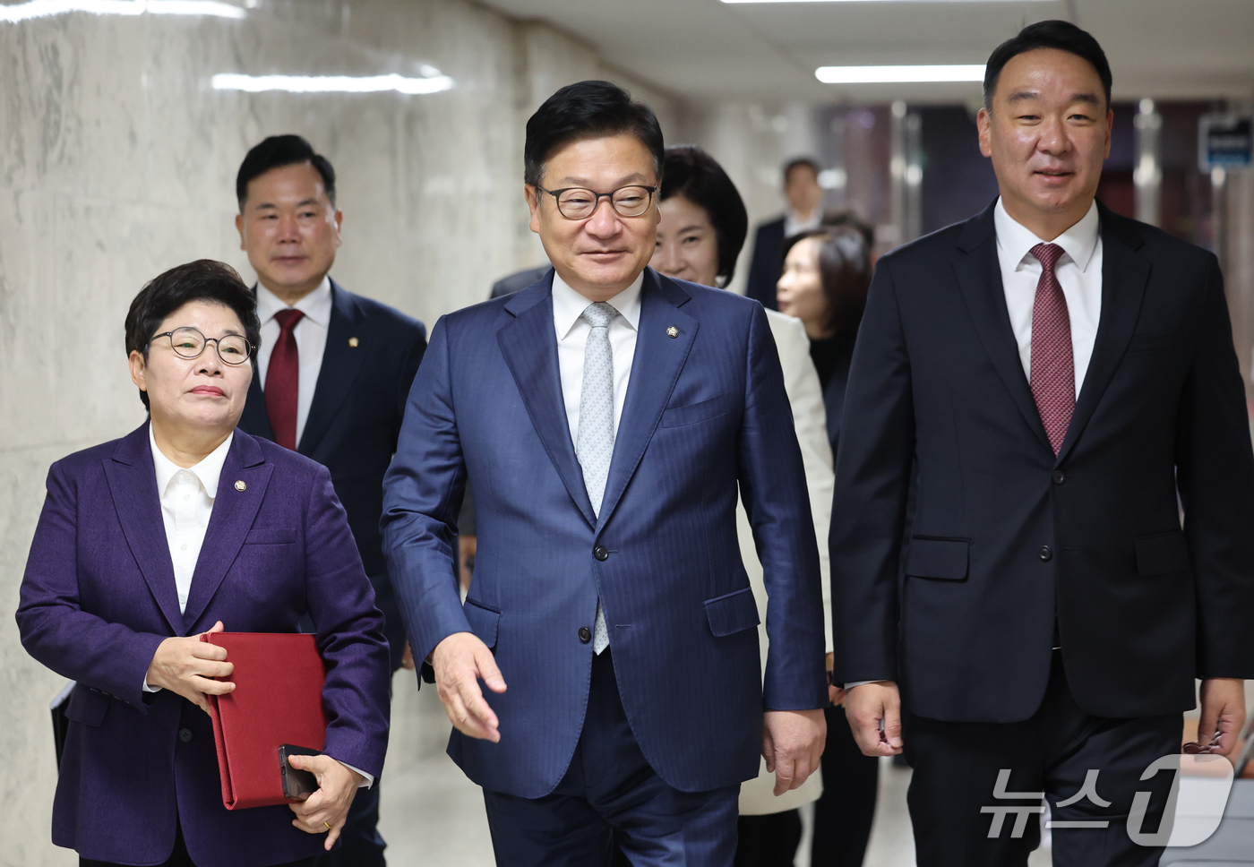 (서울=뉴스1) 황기선 기자 = 정점식 국민의힘 원내대표가 23일 오전 서울 여의도 국회에서 열린 국정감사대책회의에 참석하고 있다.  2026.10.23/뉴스1