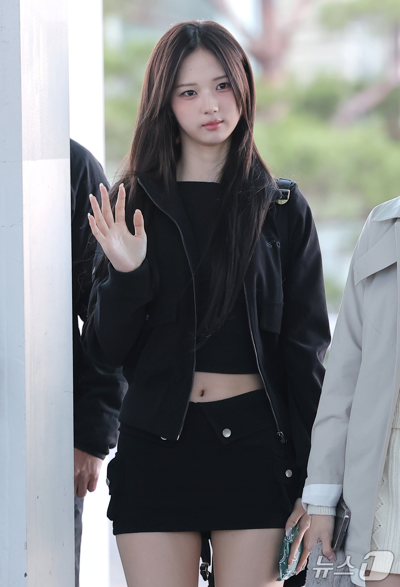 (인천공항=뉴스1) 권현진 기자 = 트리플에스 지우가 해외 일정을 위해 23일 오전 인천국제공항을 통해 마카오로 출국하고 있다. 2026.10.23/뉴스1