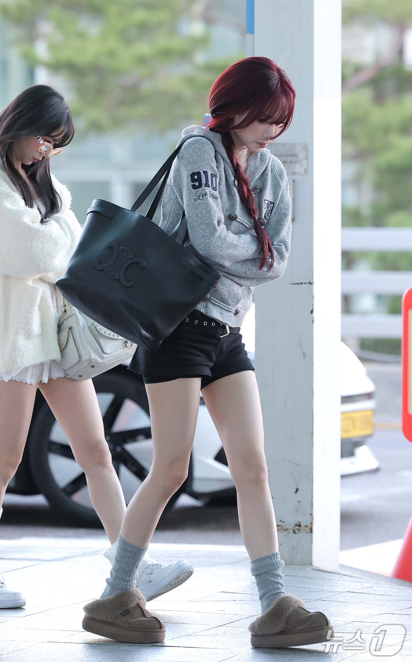 (인천공항=뉴스1) 권현진 기자 = 트리플에스 나경이 해외 일정을 위해 23일 오전 인천국제공항을 통해 마카오로 출국하고 있다. 2026.10.23/뉴스1