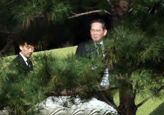이건희 선대회장 수원 선영 방문한 이재용 회장