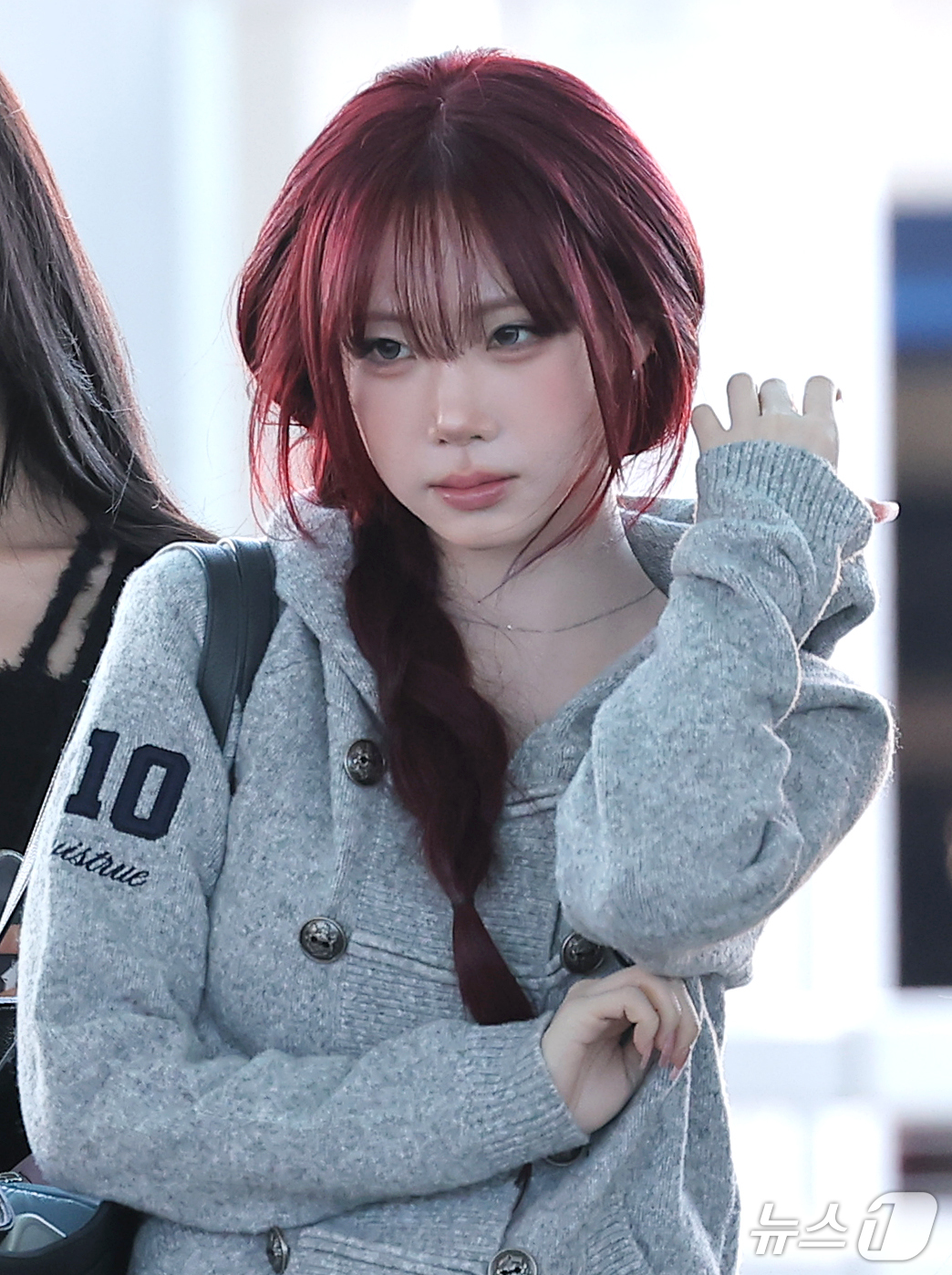 (인천공항=뉴스1) 권현진 기자 = 트리플에스 나경이 해외 일정을 위해 23일 오전 인천국제공항을 통해 마카오로 출국하고 있다. 2026.10.23/뉴스1