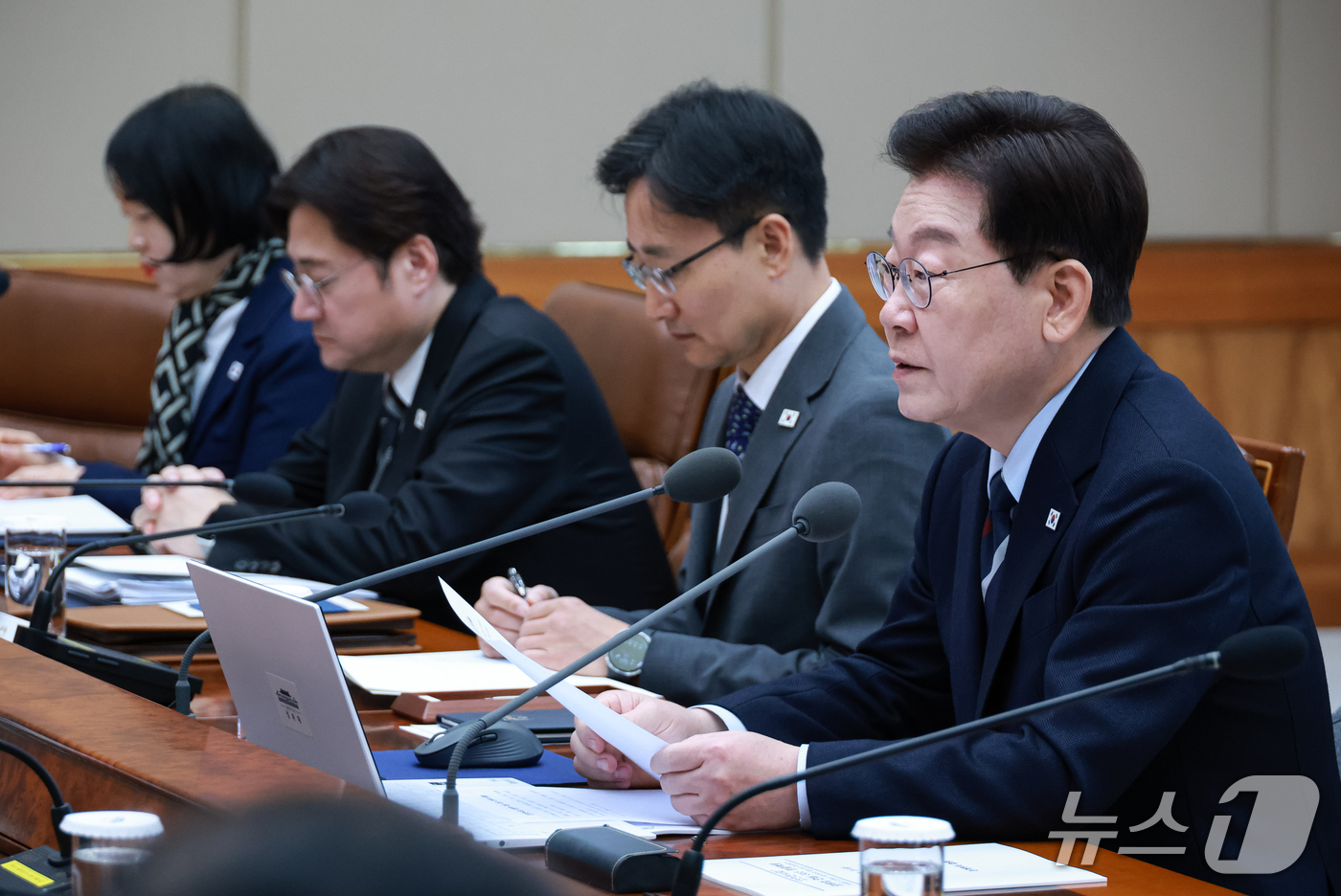 (서울=뉴스1) 이재명 기자 = 이재명 대통령이 23일 청와대에서 열린 초안전사회 범정부 대응 회의에서 발언을 하고 있다. (청와대통신사진기자단) 2026.10.23/뉴스1