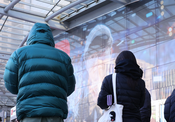 '페이커' 기념우표 사려고 패딩에 의자까지
