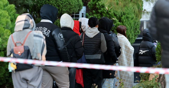 '페이커' 한정판이 뭐길래…추위도 잊은 밤샘 대기