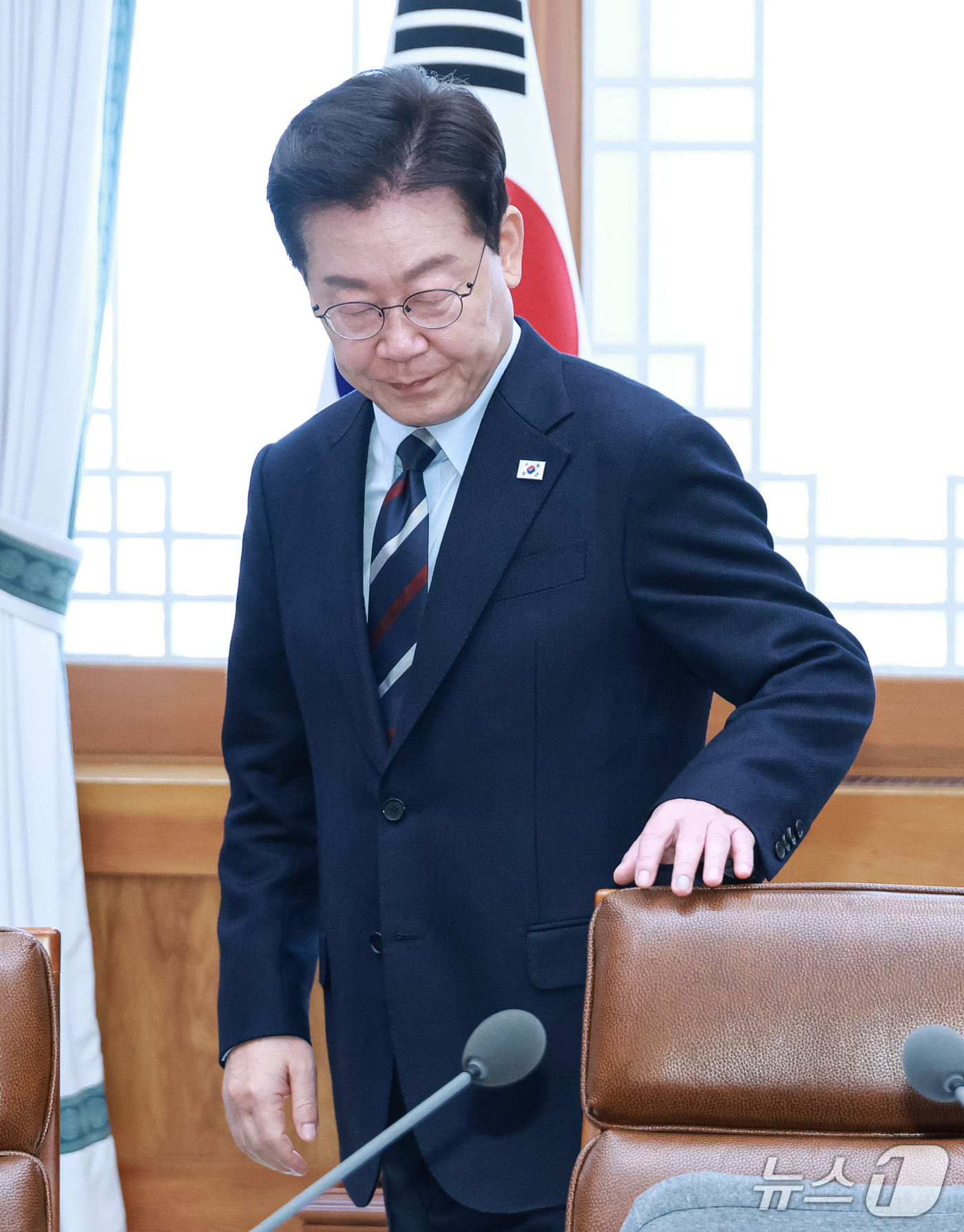 (서울=뉴스1) 이재명 기자 = 이재명 대통령이 23일 청와대에서 열린 초안전사회 범정부 대응 회의에 참석하고 있다. (청와대통신사진기자단) 2026.10.23/뉴스1