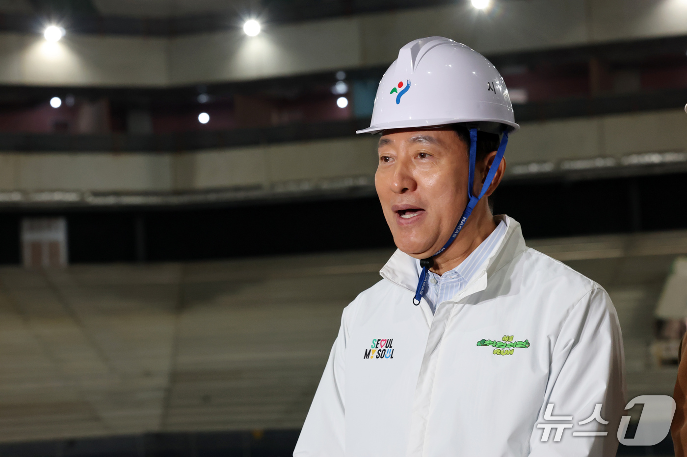 (서울=뉴스1) 박세연 기자 = 오세훈 서울시장이 23일 오전 도봉구 창동 서울아레나 공사현장을 방문해 점검 후 발언을 하고 있다. 2026.10.23/뉴스1