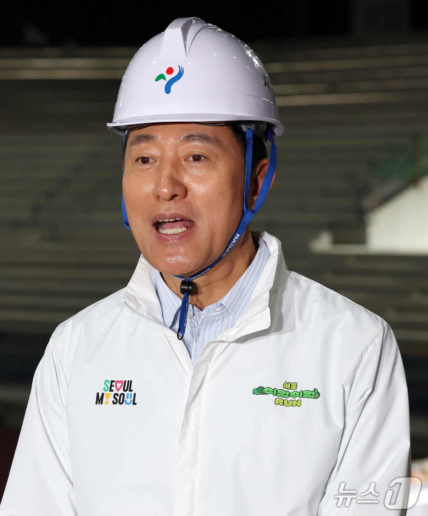 (서울=뉴스1) 박세연 기자 = 오세훈 서울시장이 23일 오전 도봉구 창동 서울아레나 공사현장을 방문해 점검 후 발언을 하고있다. 2026.10.23/뉴스1