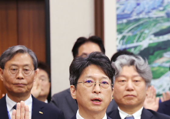 [국감] 선서하는 홍지선 장관