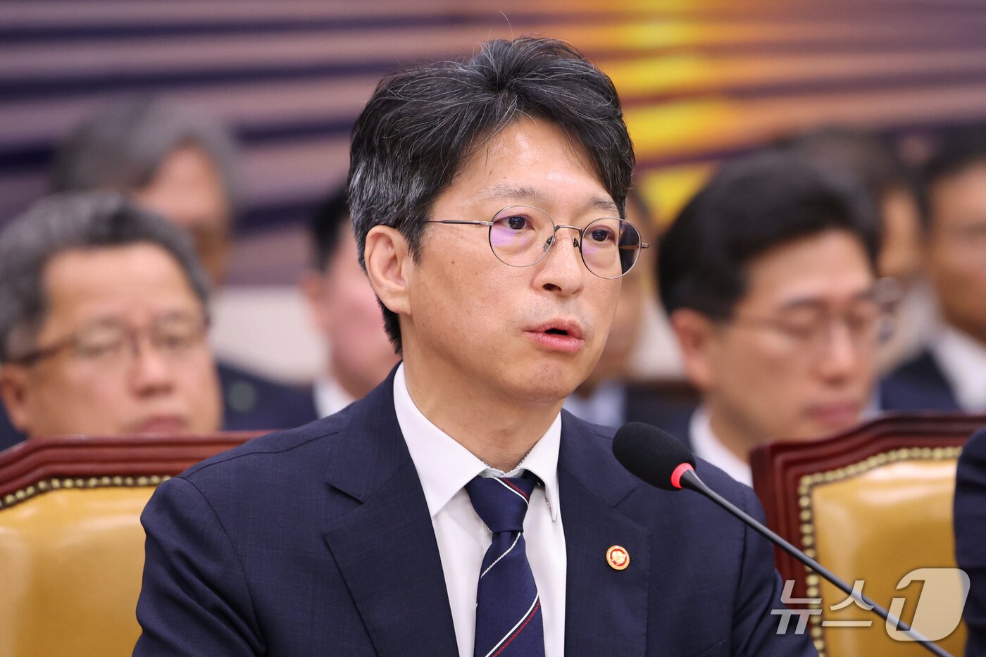 본문 이미지 - 홍지선 국토교통부 장관이 23일 서울 여의도 국회 국토교통위원회에서 열린 국토교통부 등에 대한 국정감사 종합감사에서 의원 질의에 답하고 있다. 2026.10.23 ⓒ 뉴스1 황기선 기자