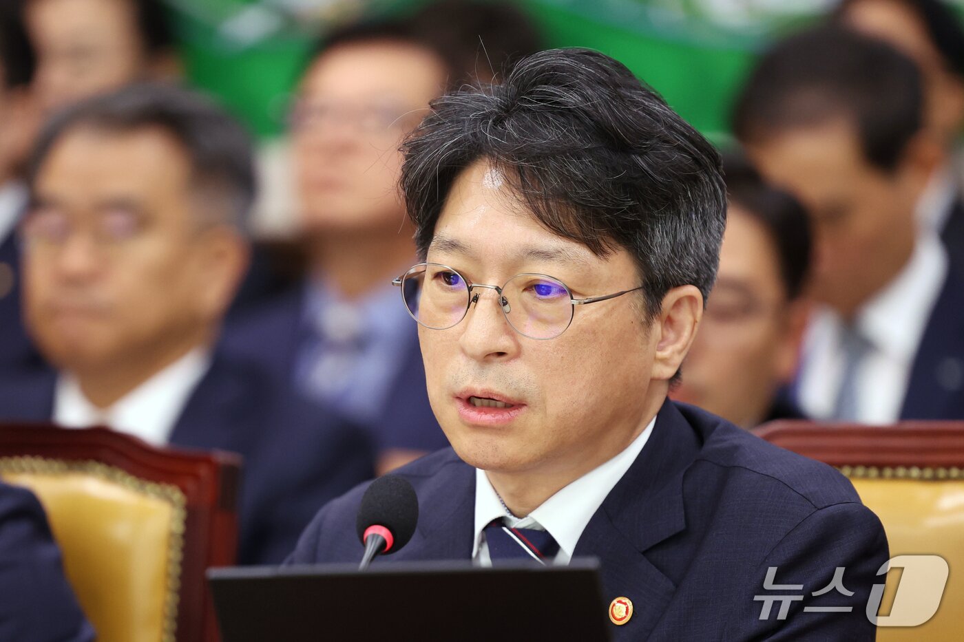 본문 이미지 - 홍지선 국토교통부 장관이 23일 서울 여의도 국회 국토교통위원회에서 열린 국토교통부 등에 대한 국정감사 종합감사에서 의원 질의에 답하고 있다. 2026.10.23 ⓒ 뉴스1 황기선 기자