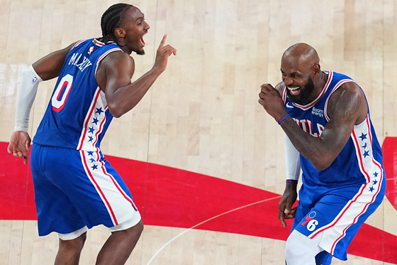 '르브론 더블더블' NBA 필라델피아, '29점 차' 뒤집기…개막 2연승